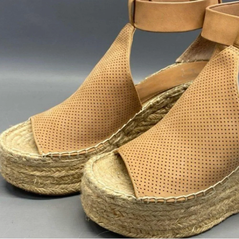 Marc Fisher woman’s Tan‎ perf Leather Espadrille Wedge Plataform Sandals size6.5